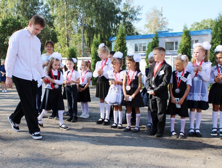 Торжественная линейка, посвященная Дню Знаний.